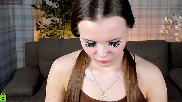 Snapshot of Ella_Butler chatting on 2, 6, 2026 Ella Butler online show from 2, 6, 2026