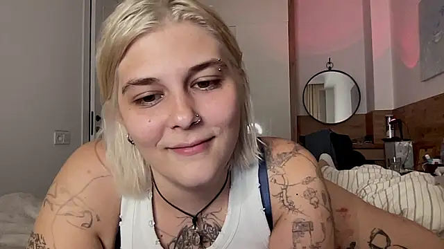 Snapshot of Ella_Bloom chatting on 16, 7, 2026 Ella Bloom online show from 16, 7, 2026
