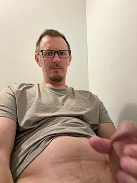Snapshot of Hardpaul85 chatting on 4, 7, 2026 Hardpaul85 online show from 4, 7, 2026
