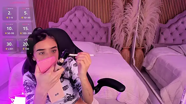 GabyOwens1 online show from 9, 6, 2026