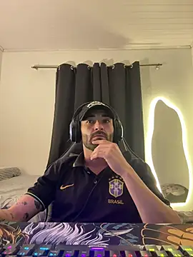 Snapshot of Aaron_hyuga chatting on 5, 6, 2026 Aaron hyuga online show from 5, 6, 2026