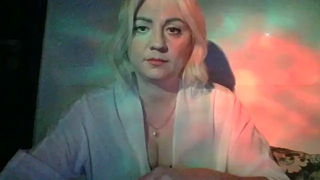 Snapshot of LunaaKiss chatting on 8, 6, 2026 LunaaKiss online show from 8, 6, 2026