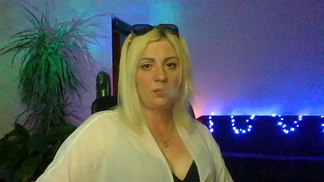 Snapshot of LunaaKiss chatting on 30, 6, 2026 LunaaKiss online show from 30, 6, 2026