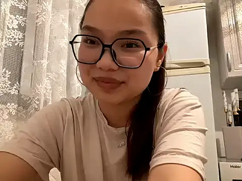 Snapshot of LightMarou chatting on 3, 6, 2026 LightMarou online show from 3, 6, 2026