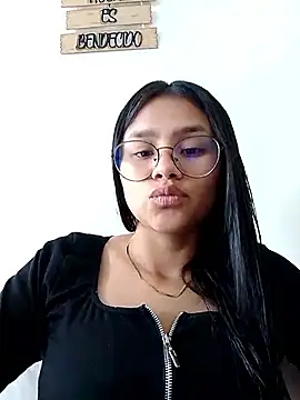 Snapshot of Sofielovee-01 chatting on 4, 6, 2026 Sofielovee-01 online show from 4, 6, 2026