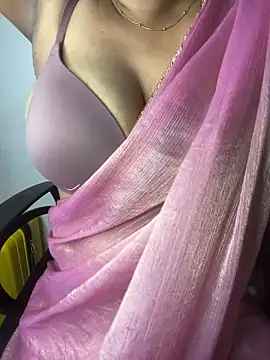 Snapshot of sexyveena chatting on 7, 6, 2026 sexyveena online show from 7, 6, 2026