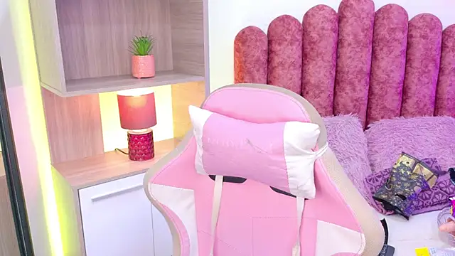 Snapshot of CamilleBlair_ chatting on 2, 7, 2026 CamilleBlair online show from 2, 7, 2026