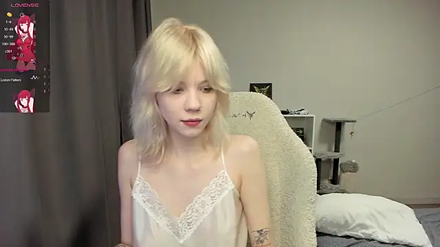 Snapshot of voguecaroline chatting on 3, 8, 2026 voguecaroline online show from 3, 8, 2026