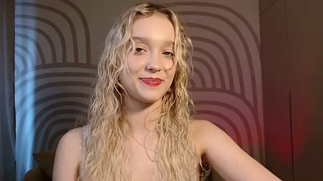 Snapshot of QueenSerenaa chatting on 15, 6, 2026 QueenSerenaa online show from 15, 6, 2026