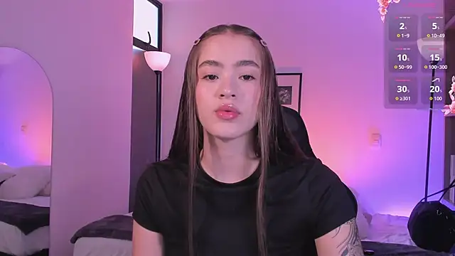 Snapshot of LizzyColins chatting on 23, 6, 2026 LizzyColins online show from 23, 6, 2026
