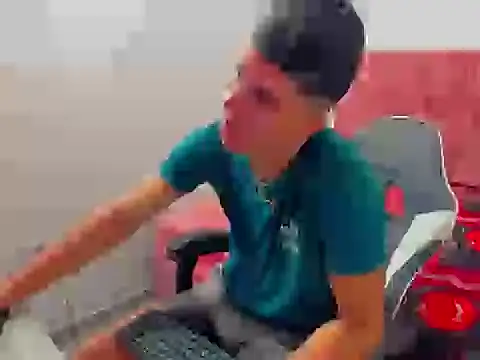 Snapshot of elvis_luciano chatting on 4, 6, 2026 elvis luciano online show from 4, 6, 2026