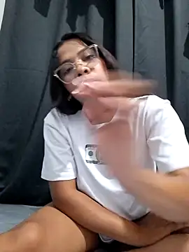Snapshot of AhslyDuque chatting on 6, 6, 2026 AhslyDuque online show from 6, 6, 2026