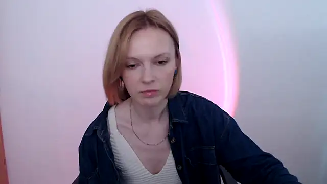 AdelleLovee  online show from 8, 6, 2026