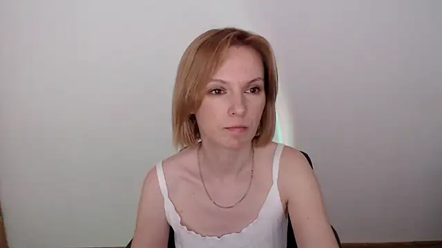 AdelleLovee  online show from 9, 6, 2026