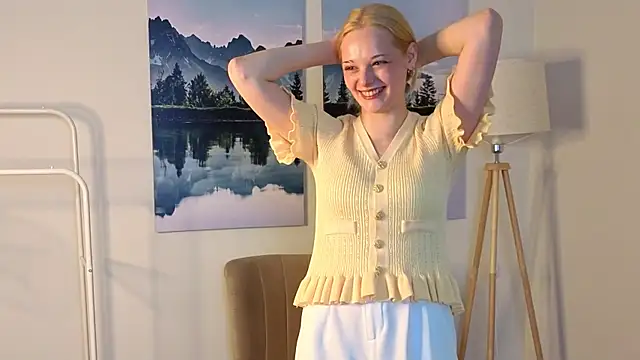 Snapshot of GabrieleHonor chatting on 8, 6, 2026 GabrieleHonor online show from 8, 6, 2026