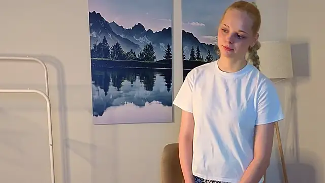 Snapshot of GabrieleHonor chatting on 9, 6, 2026 GabrieleHonor online show from 9, 6, 2026