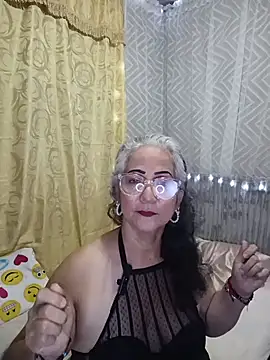 Snapshot of ReinaMadura chatting on 12, 6, 2026 ReinaMadura online show from 12, 6, 2026