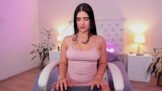 Snapshot of Tiffanny_Gomez chatting on 25, 6, 2026 Tiffanny Gomez online show from 25, 6, 2026