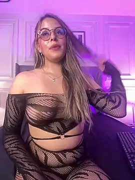 SunnyLuxxx online show from 4, 7, 2026