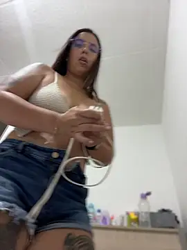 Snapshot of Thaix_ chatting on 4, 6, 2026 Thaix online show from 4, 6, 2026