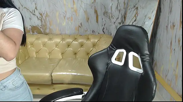 lia x a online show from 10, 6, 2026