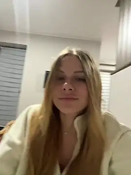 Snapshot of MonoGirl chatting on 23, 7, 2026 MonoGirl online show from 23, 7, 2026