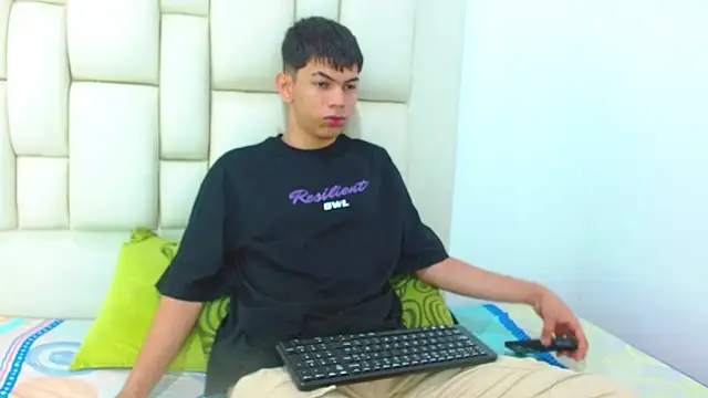Snapshot of LoganNaughty chatting on 3, 6, 2026 LoganNaughty online show from 3, 6, 2026