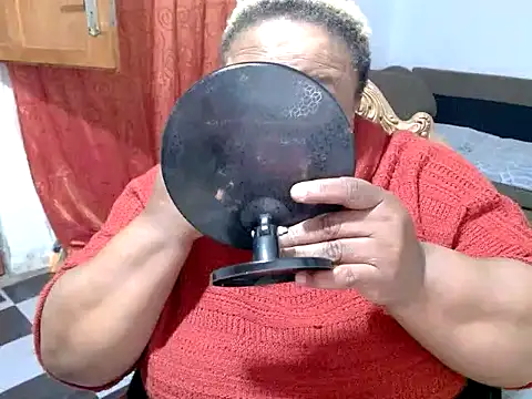 ROSESNICKER00 online show from 26, 6, 2026
