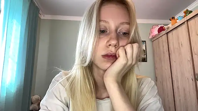 Snapshot of BossedFrog chatting on 4, 6, 2026 BossedFrog online show from 4, 6, 2026