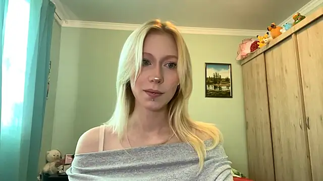 Snapshot of BossedFrog chatting on 27, 6, 2026 BossedFrog online show from 27, 6, 2026