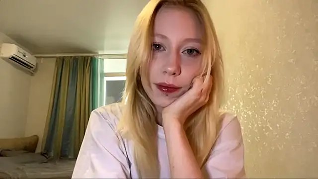 Snapshot of BossedFrog chatting on 10, 7, 2026 BossedFrog online show from 10, 7, 2026
