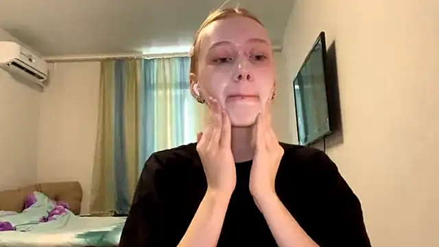 Snapshot of BossedFrog chatting on 18, 7, 2026 BossedFrog online show from 18, 7, 2026