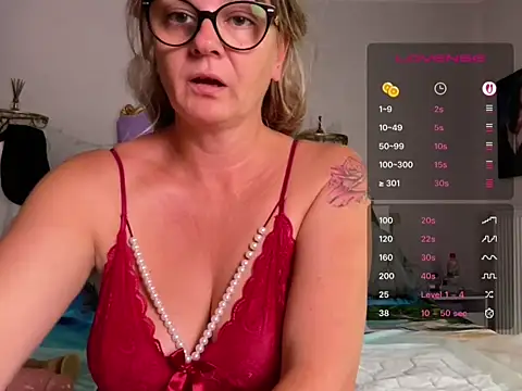 Snapshot of DirtyMarie80 chatting on 17, 7, 2026 DirtyMarie80 online show from 17, 7, 2026