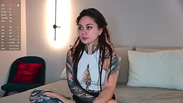 Snapshot of KarenHotFlirt chatting on 5, 7, 2026 KarenHotFlirt online show from 5, 7, 2026