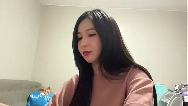 Snapshot of JulianaLusardi chatting on 6, 6, 2026 JulianaLusardi online show from 6, 6, 2026