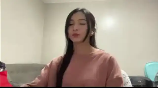 Snapshot of JulianaLusardi chatting on 8, 6, 2026 JulianaLusardi online show from 8, 6, 2026