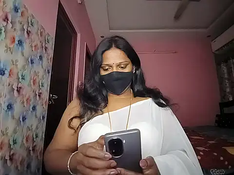 Snapshot of Meenakshy chatting on 17, 6, 2026 Meenakshy online show from 17, 6, 2026