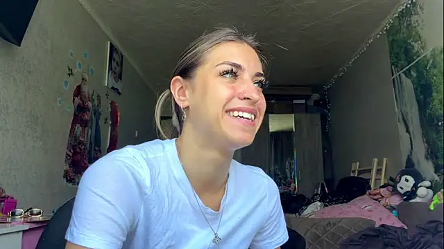Snapshot of DeboraWedgworth chatting on 8, 6, 2026 DeboraWedgworth online show from 8, 6, 2026