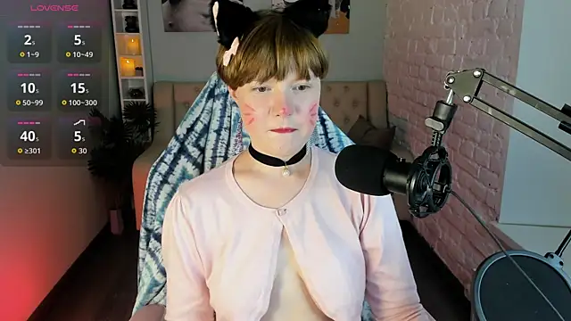 Snapshot of AuroraGlo chatting on 8, 6, 2026 AuroraGlo online show from 8, 6, 2026