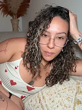 Snapshot of leana_bgeee chatting on 3, 6, 2026 leana bgeee online show from 3, 6, 2026