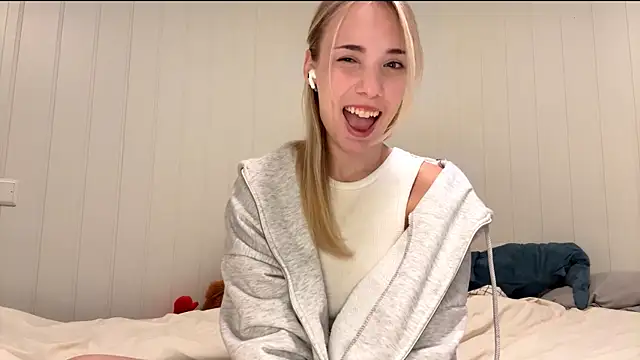 Snapshot of OlyMayer chatting on 7, 7, 2026 OlyMayer online show from 7, 7, 2026