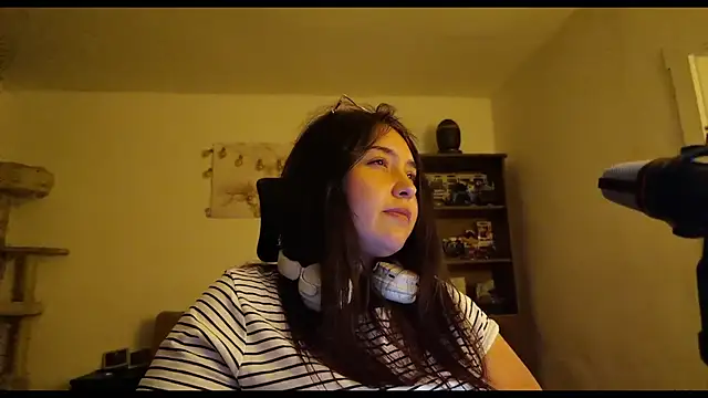 Snapshot of RosieBonbon chatting on 4, 6, 2026 RosieBonbon online show from 4, 6, 2026