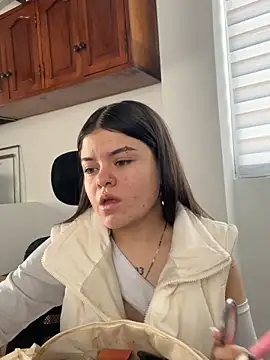 Snapshot of Camila_Duarte_2 chatting on 9, 6, 2026 Camila Duarte 2 online show from 9, 6, 2026