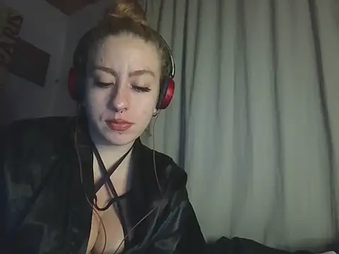 Snapshot of DollPhanie chatting on 7, 6, 2026 DollPhanie online show from 7, 6, 2026
