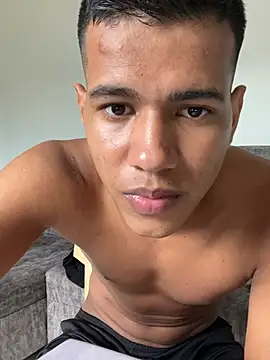 Andresfoxxxx online show from 13, 6, 2026