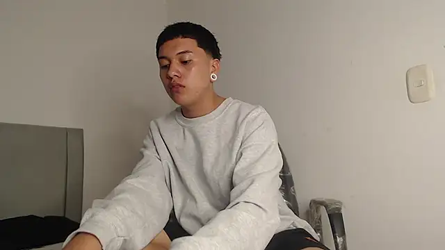 Snapshot of Owenn__blueee chatting on 27, 6, 2026 Owenn blueee online show from 27, 6, 2026