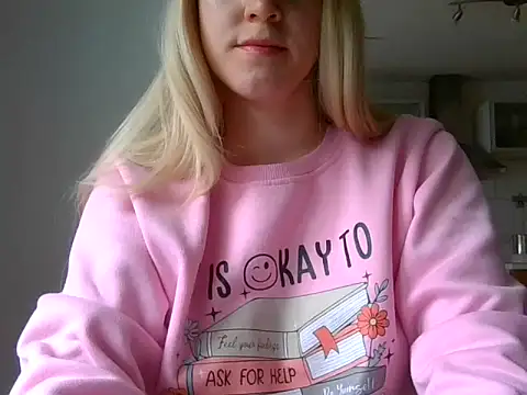 Snapshot of xyviviana chatting on 7, 6, 2026 xyviviana online show from 7, 6, 2026