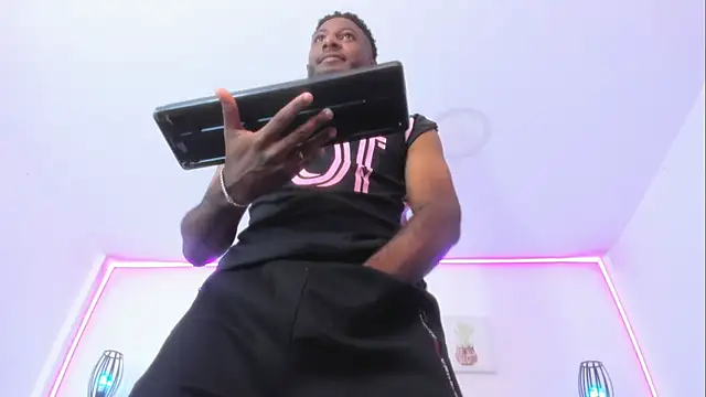 Snapshot of DaddyBlack_ chatting on 9, 6, 2026 DaddyBlack online show from 9, 6, 2026