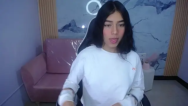 Snapshot of HotStreawberry_ch chatting on 8, 6, 2026 HotStreawberry ch online show from 8, 6, 2026