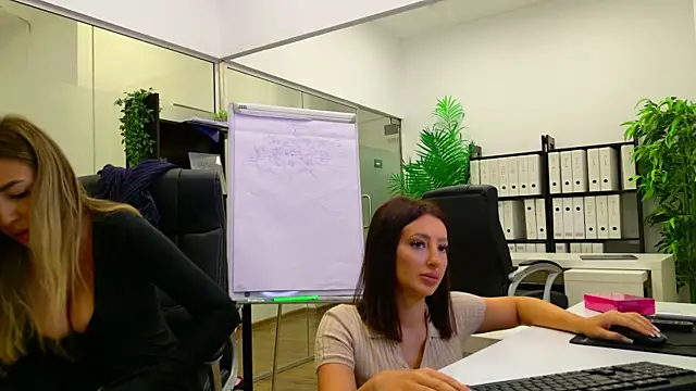 Snapshot of BabesGoWild chatting on 9, 9, 2025 BabesGoWild online show from 9, 9, 2025